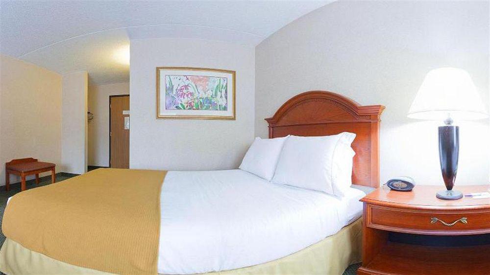 Holiday Inn Express Hotel Pittsburgh-North/Harmarville By Ihg Exterior photo