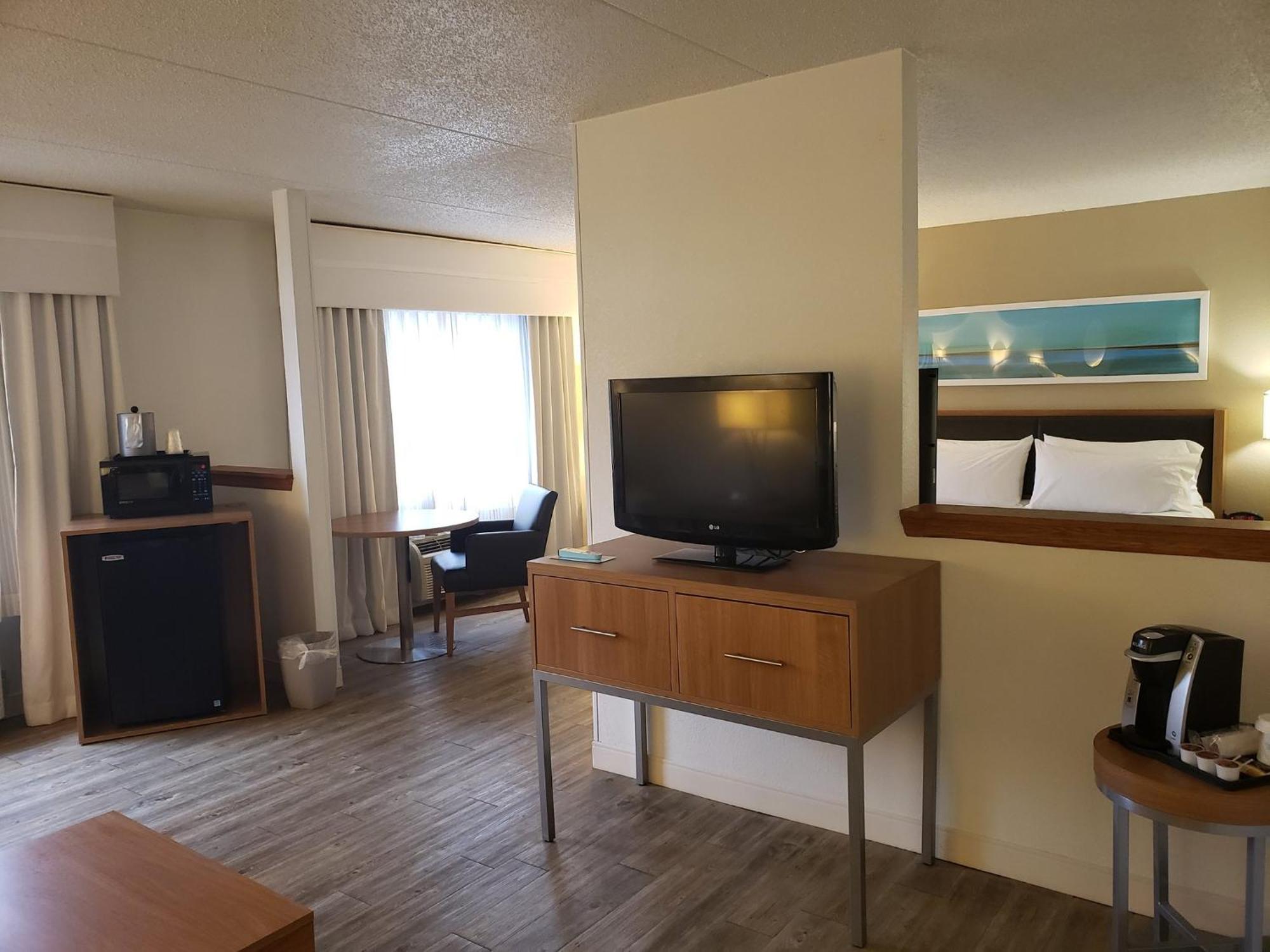 Holiday Inn Express Hotel Pittsburgh-North/Harmarville By Ihg Exterior photo
