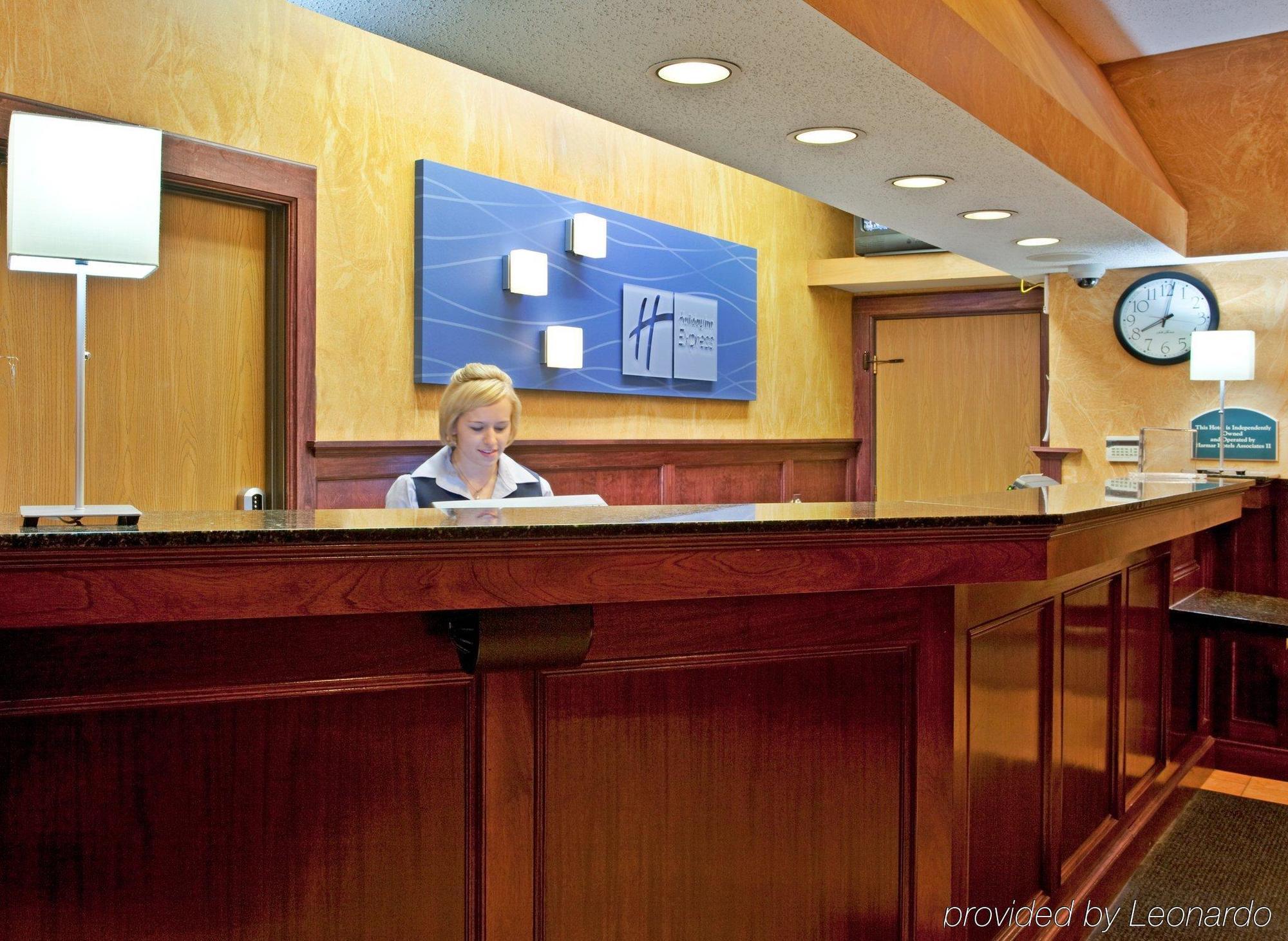 Holiday Inn Express Hotel Pittsburgh-North/Harmarville By Ihg Exterior photo