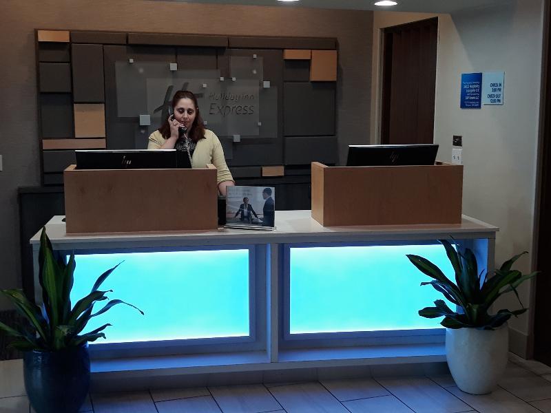 Holiday Inn Express Hotel Pittsburgh-North/Harmarville By Ihg Exterior photo